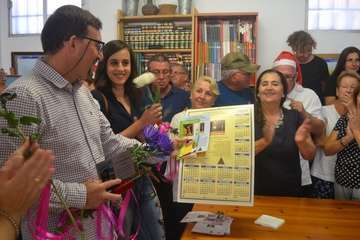  La Garita agradece al arqueólogo Abel Galindo los trabajos en el yacimiento de Los Melones (Foto Inma Perera)